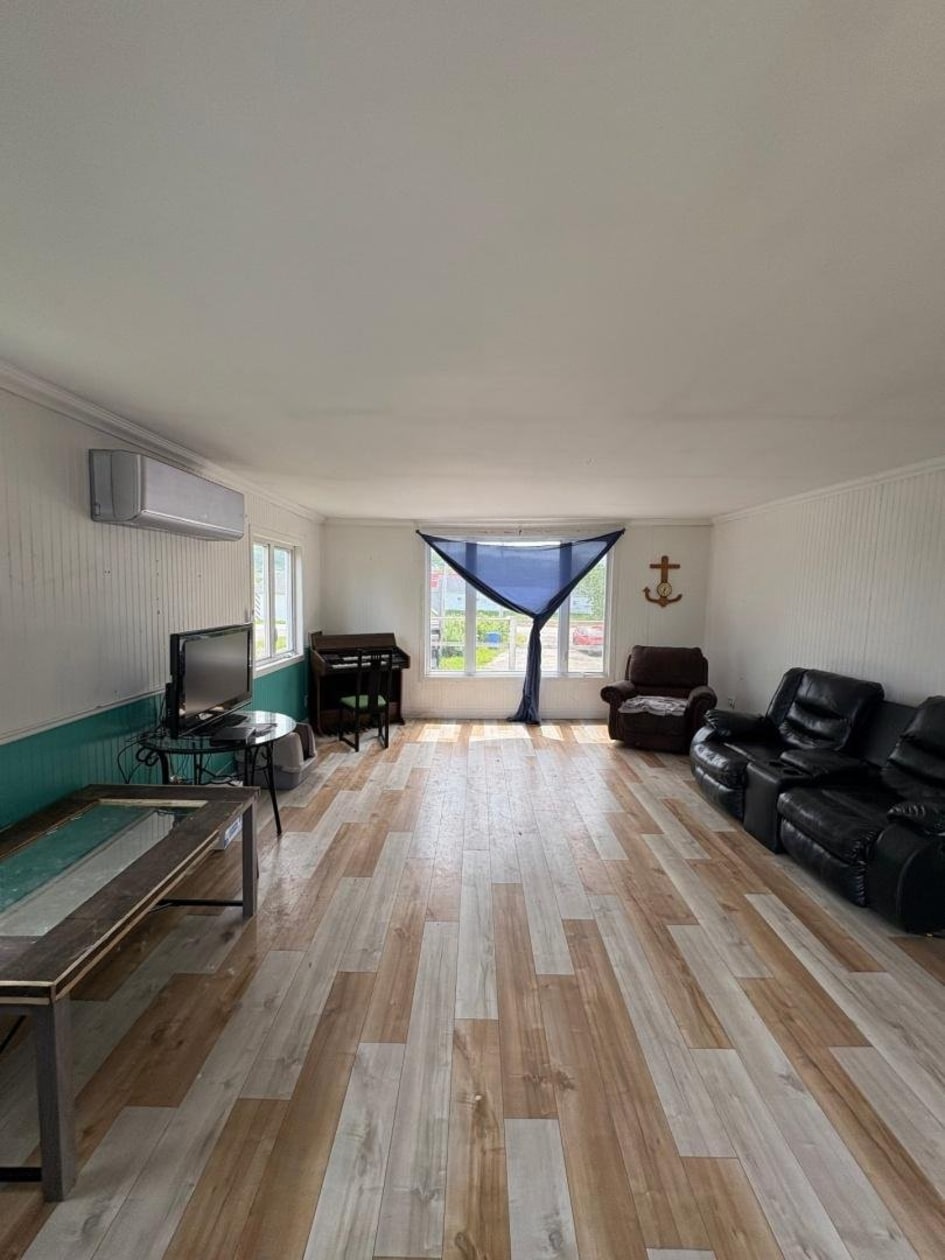 Salon — 9Z Rue Dunn, Gaspé
