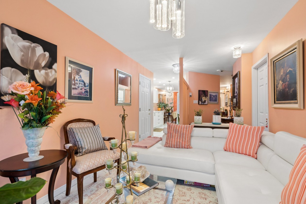 Salon — 251 Rue André-Pontbriand, Sainte-Thérèse