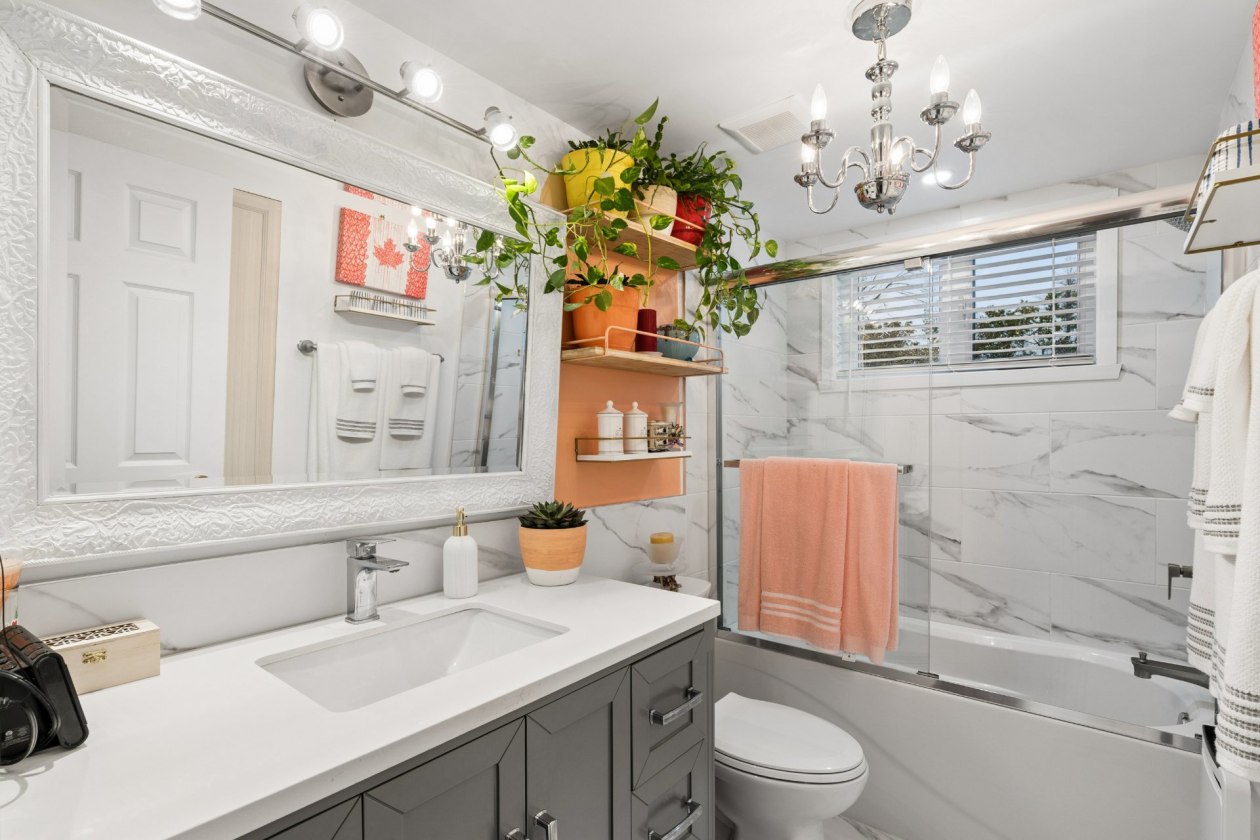 Salle de bains — 251 Rue André-Pontbriand, Sainte-Thérèse