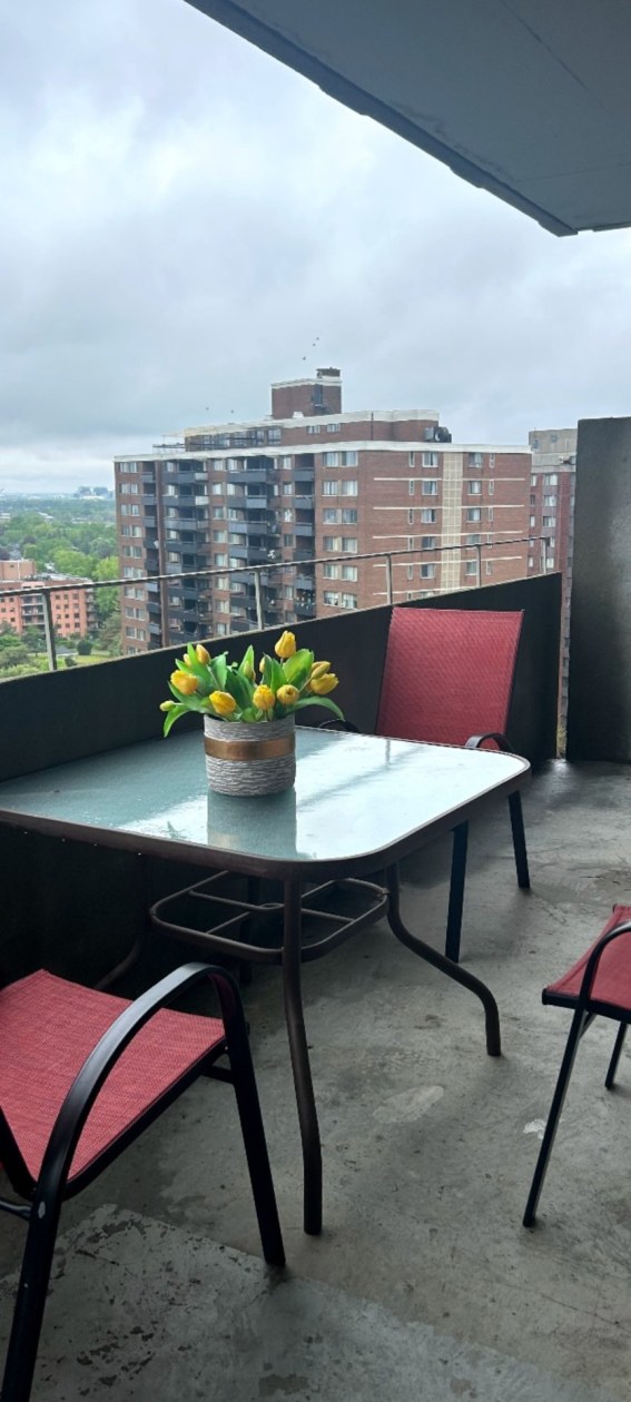 Balcon — 730 Boul. Montpellier, Montréal