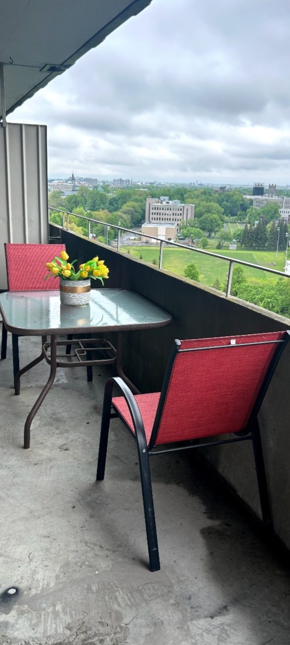 Balcon — 730 Boul. Montpellier, Montréal