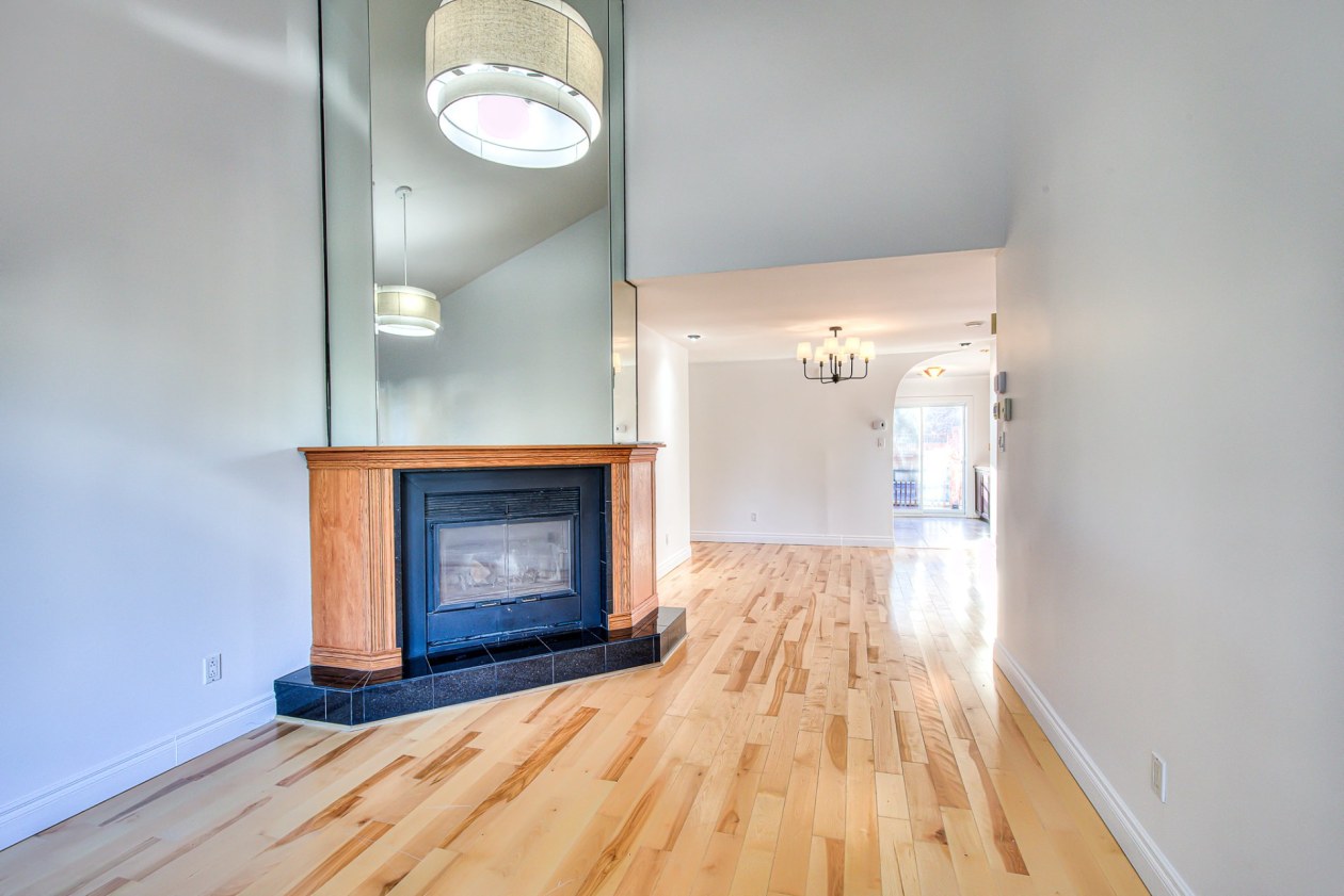 Salon — 3470 Rue Belcourt, Longueuil