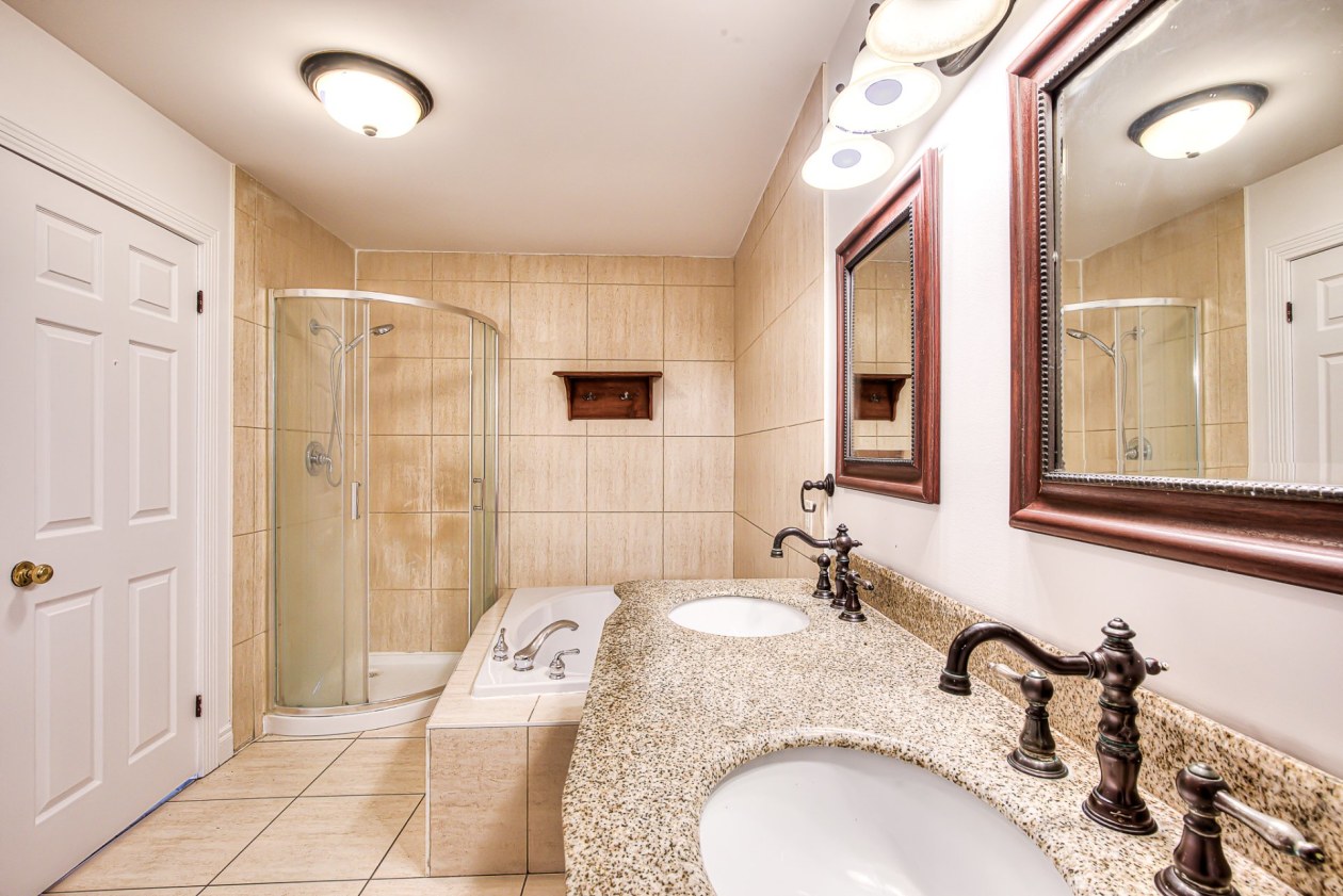 Salle de bains — 3470 Rue Belcourt, Longueuil