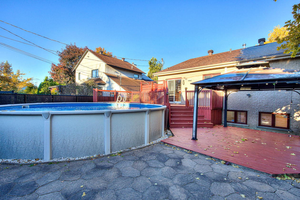 Piscine — 3470 Rue Belcourt, Longueuil