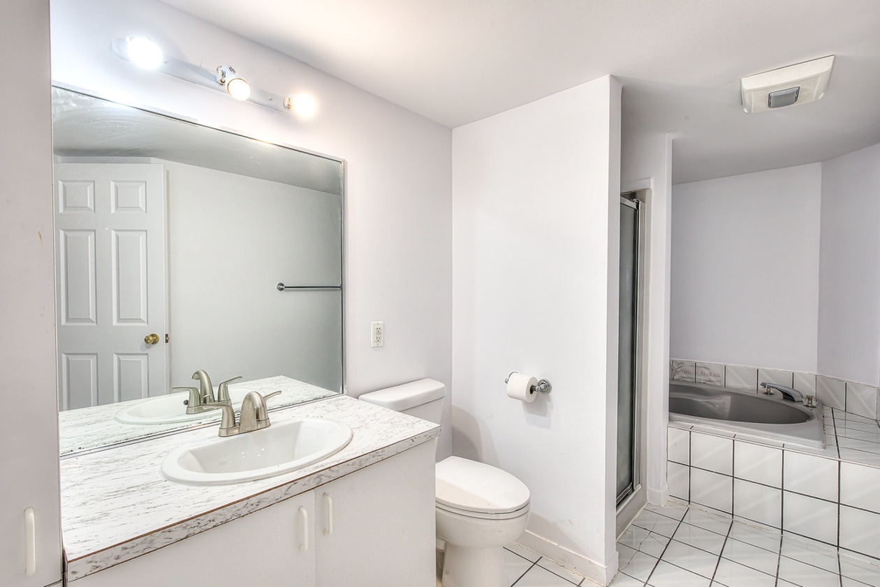 Salle de bains — 3470 Rue Belcourt, Longueuil