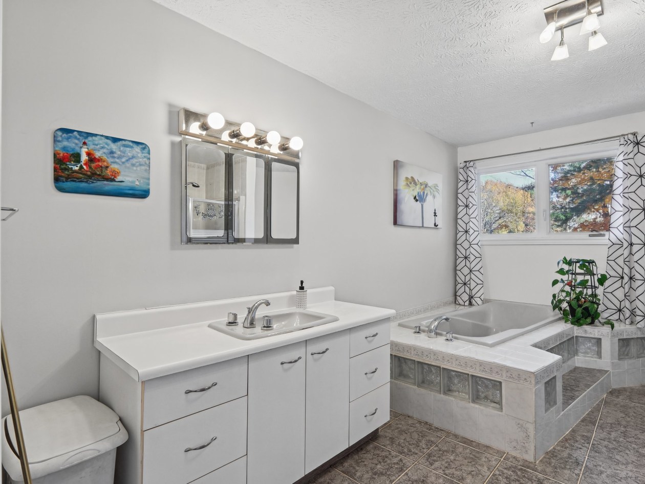 Salle de bains — 4245 Ch. St-Roch N., Sherbrooke