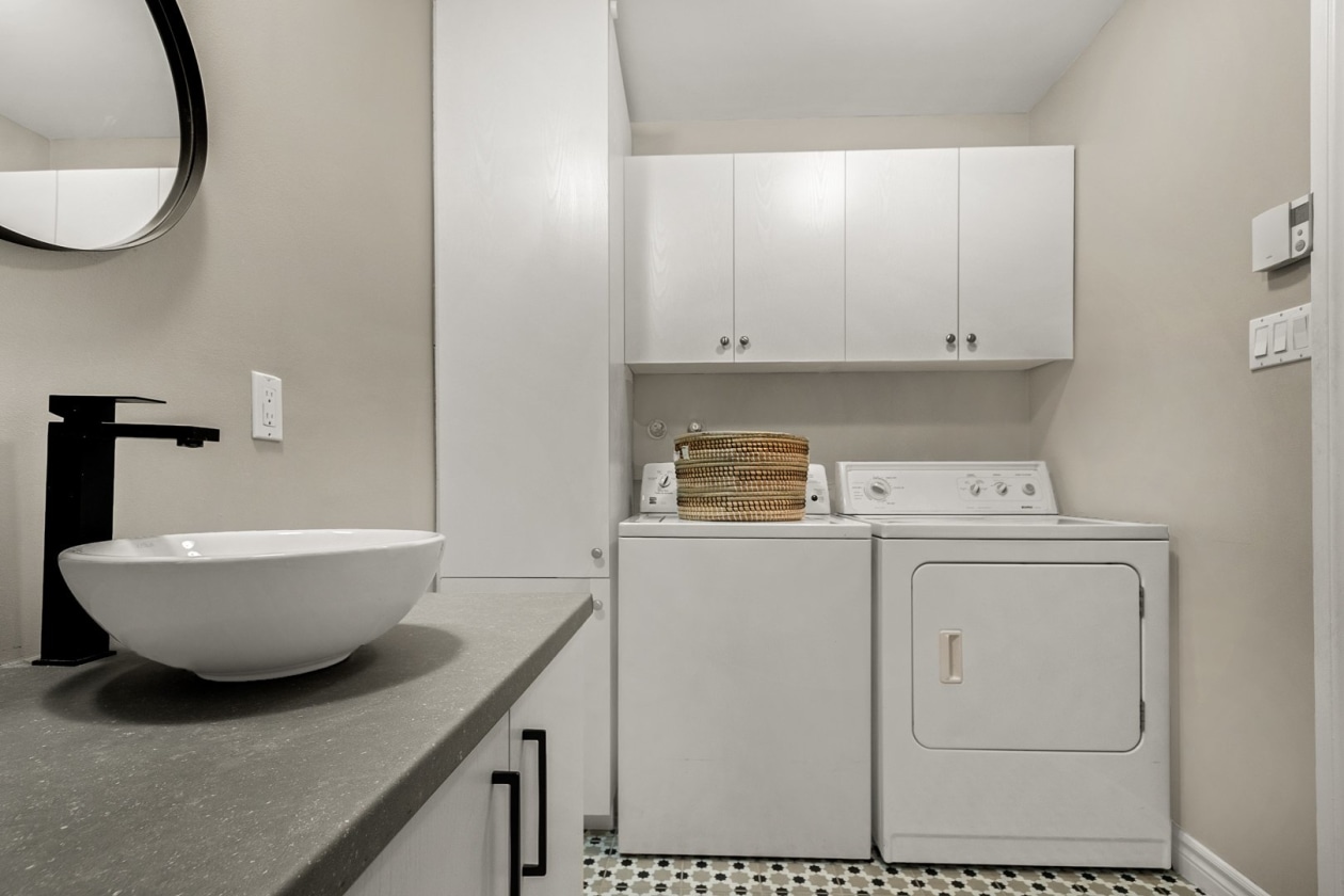 Salle de lavage — 2474 Rue Marc-Chagall, Québec