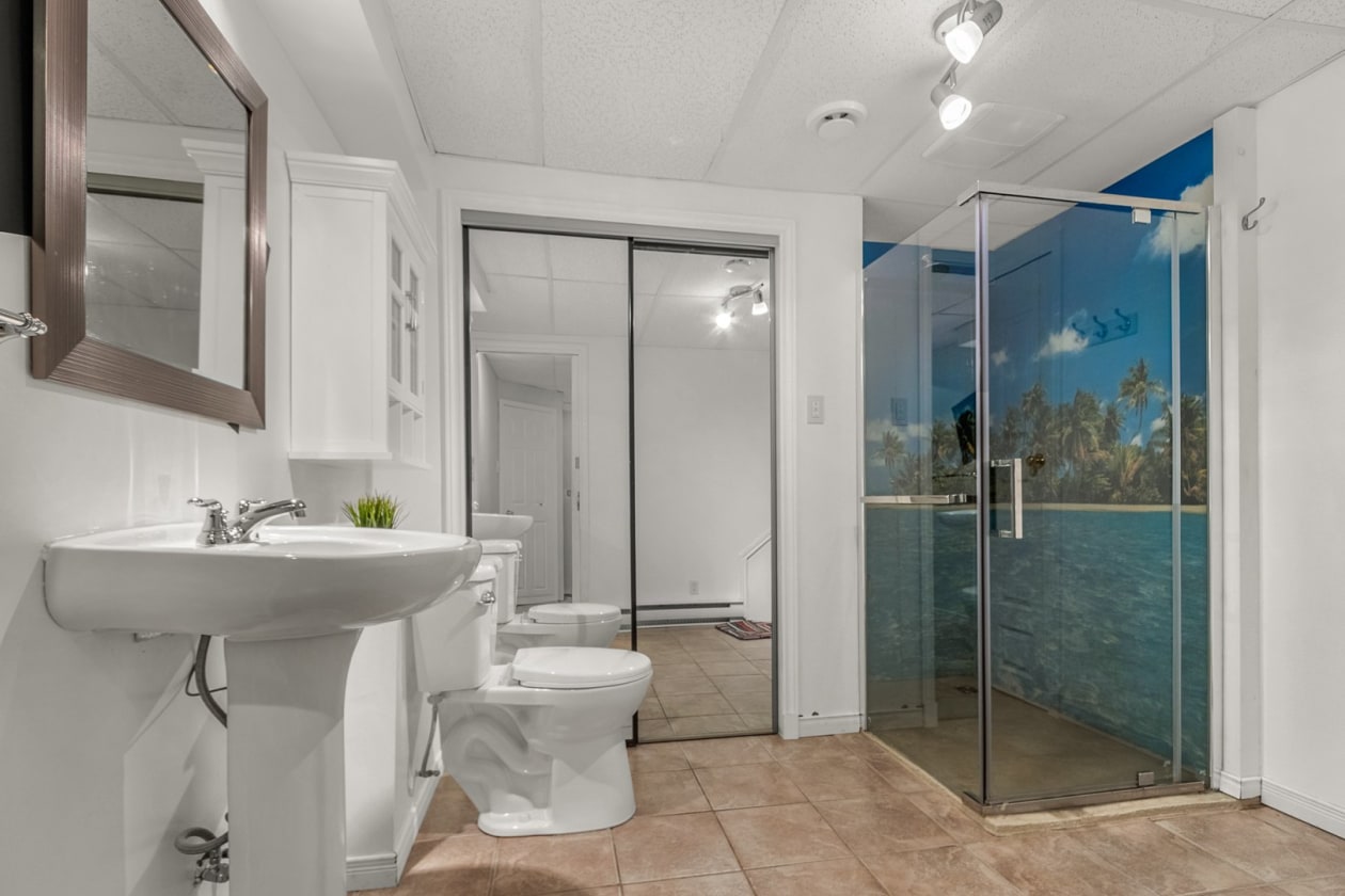 Salle de bains — 2474 Rue Marc-Chagall, Québec
