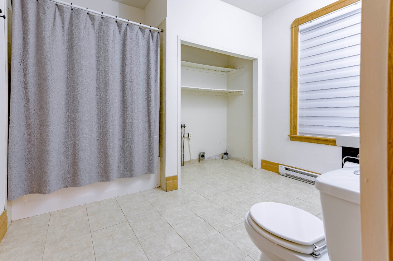 Salle de bains — 680 Rue Ste-Ursule, Trois-Rivières