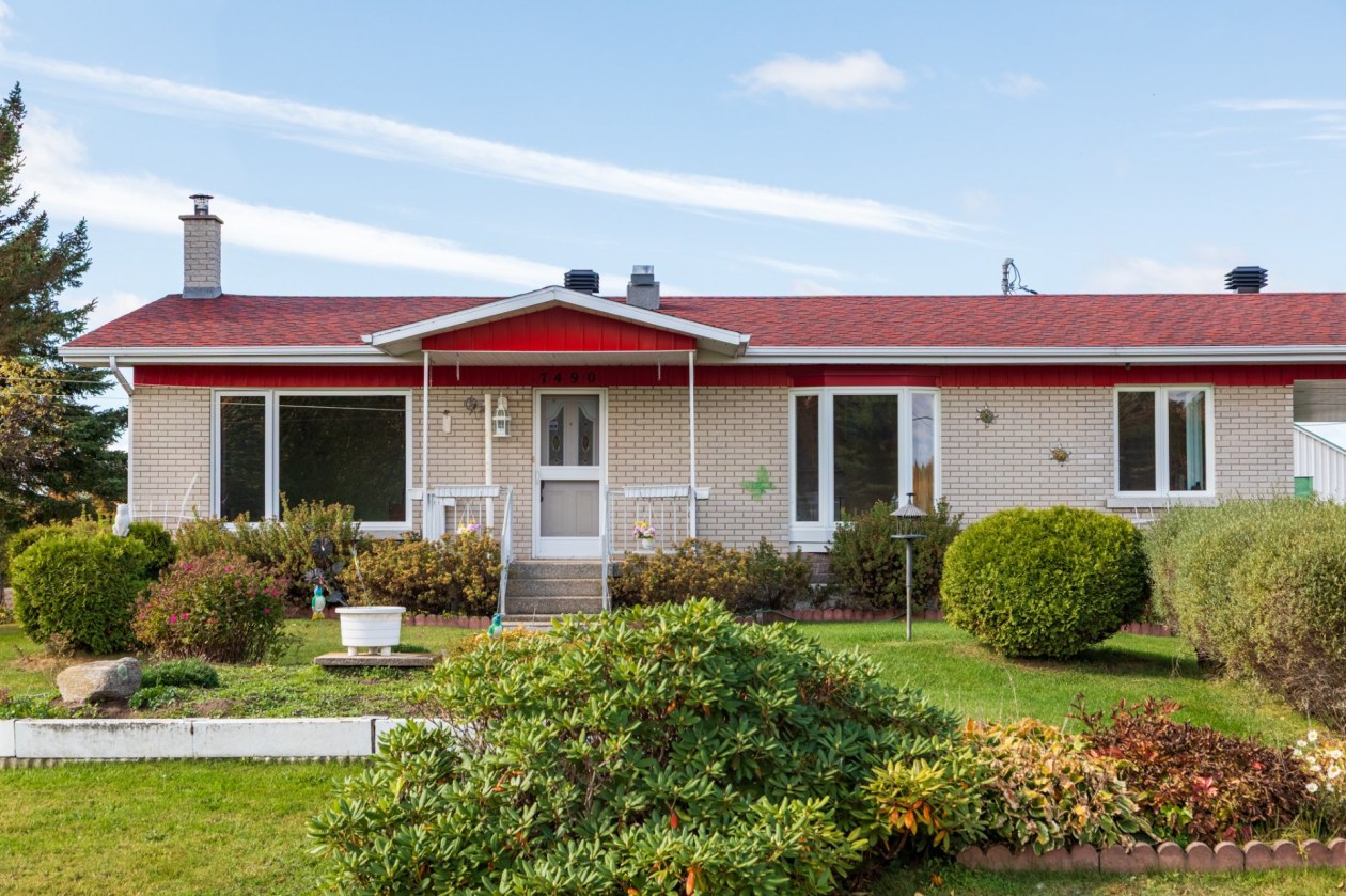 Façade — 7490 Av. Nicolas-Perrot, Bécancour