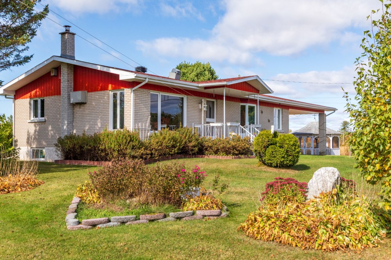 Façade — 7490 Av. Nicolas-Perrot, Bécancour