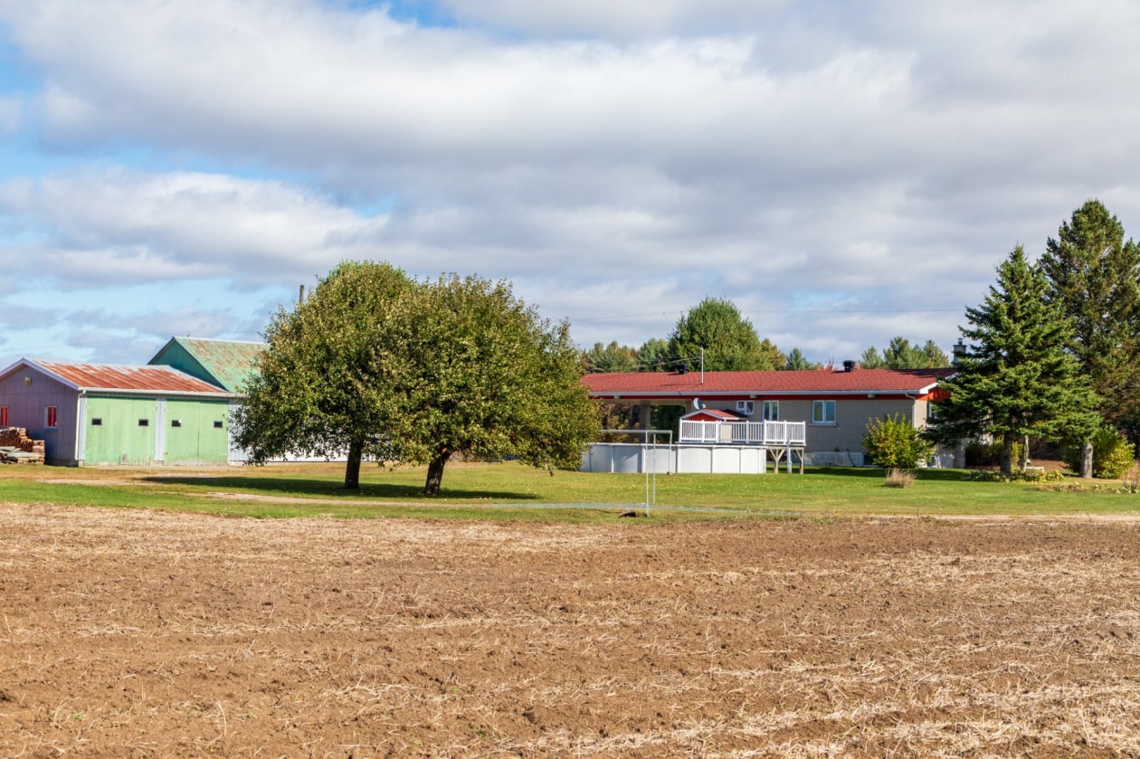 Face arrière — 7490 Av. Nicolas-Perrot, Bécancour