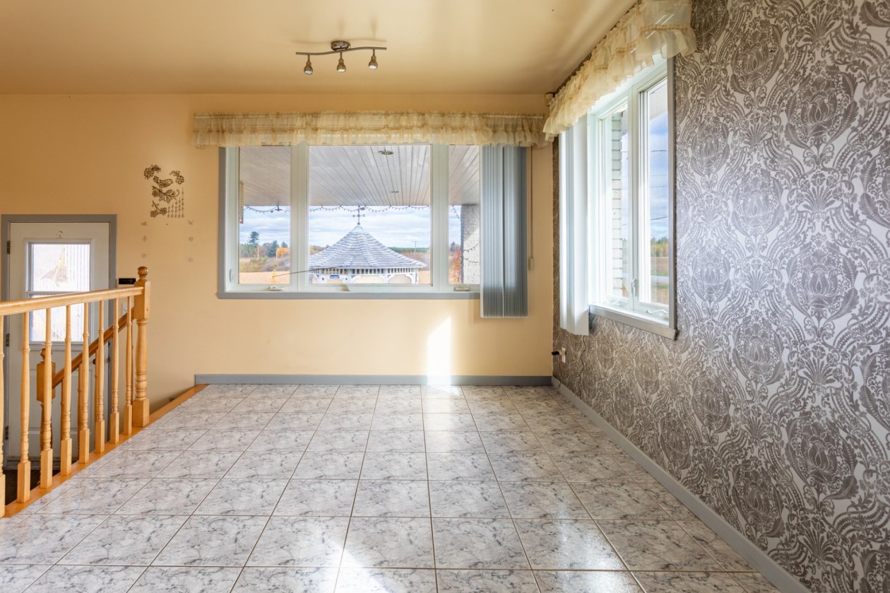 Salle à manger — 7490 Av. Nicolas-Perrot, Bécancour