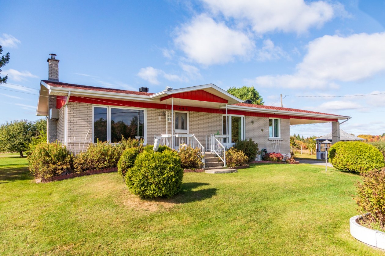 Façade — 7490 Av. Nicolas-Perrot, Bécancour