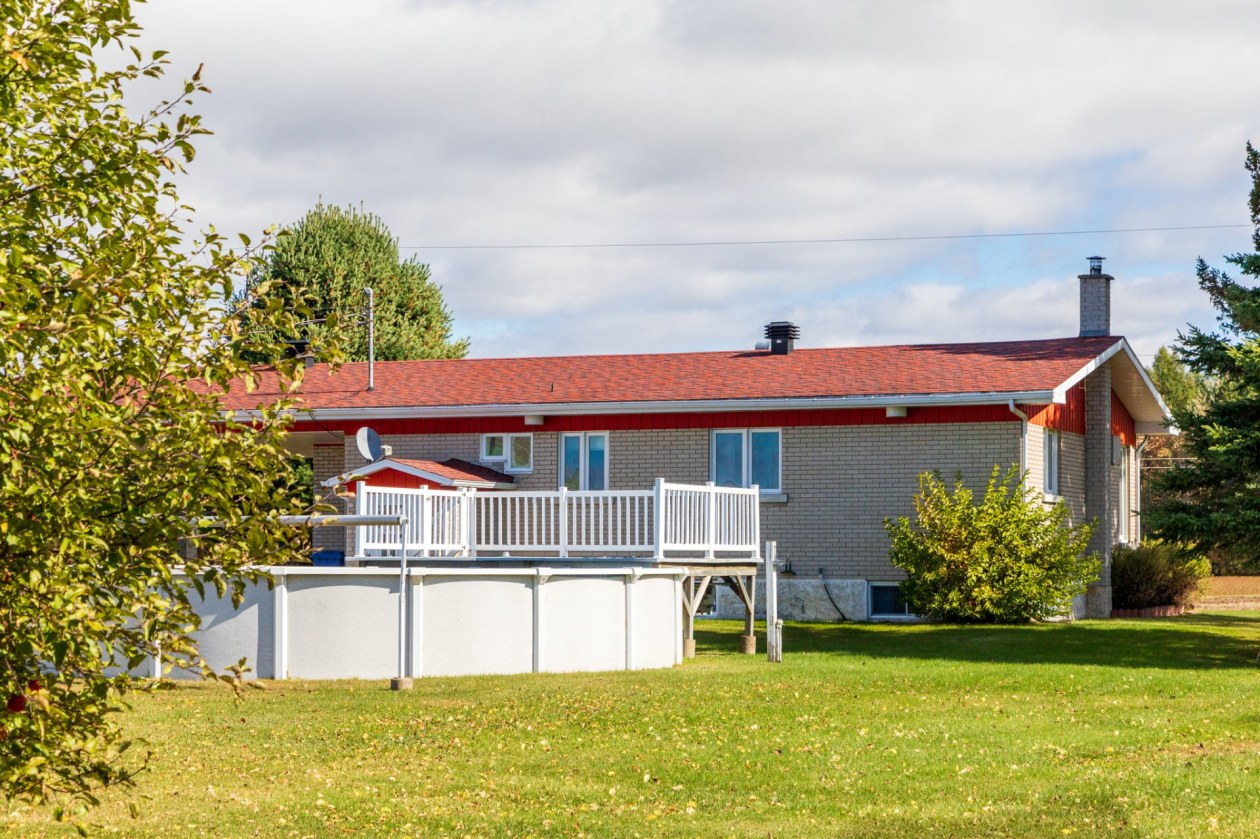 Face arrière — 7490 Av. Nicolas-Perrot, Bécancour