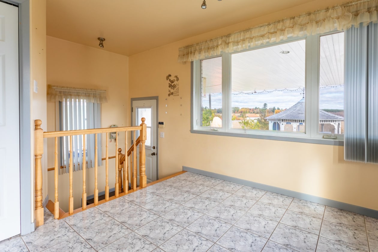 Salle à manger — 7490 Av. Nicolas-Perrot, Bécancour