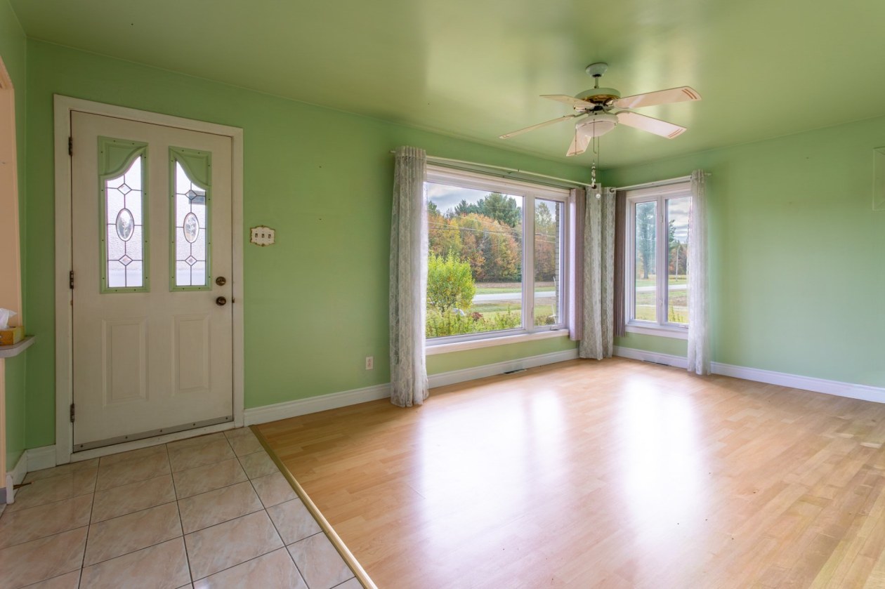 Salon — 7490 Av. Nicolas-Perrot, Bécancour