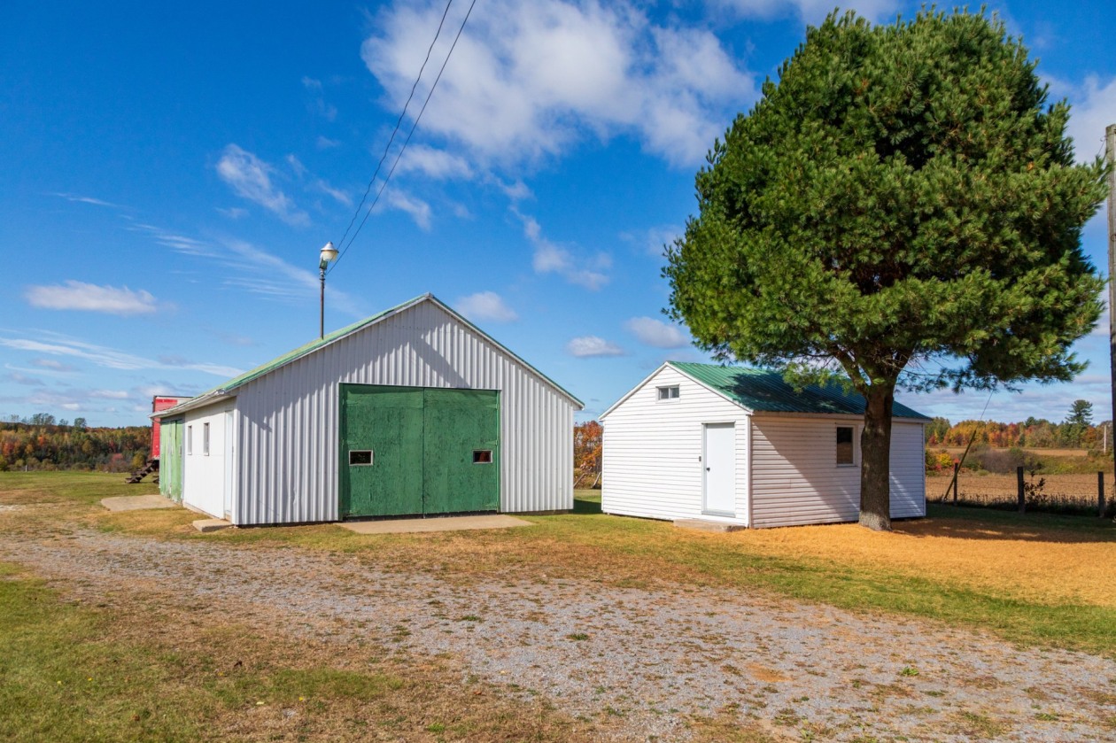Garage — 7490 Av. Nicolas-Perrot, Bécancour