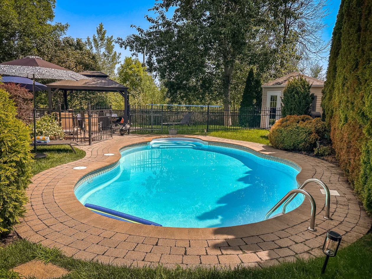 Piscine — 530 Rue des Violettes, Salaberry-de-Valleyfield