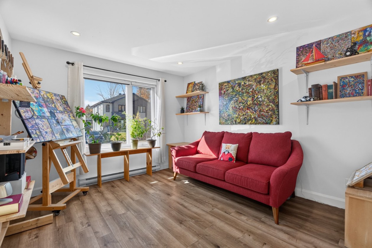 Salon — 1066Z Rue des Algonquins, Québec