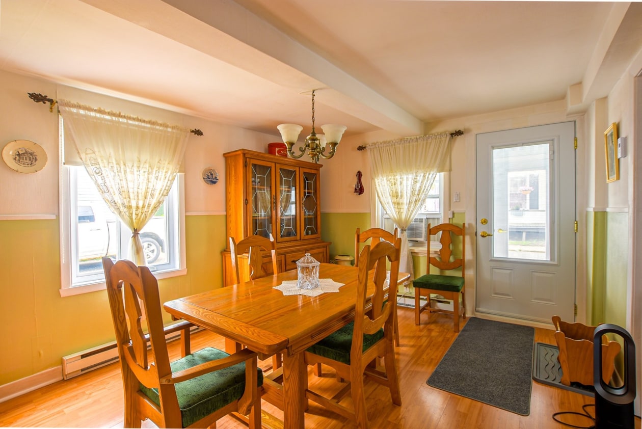 Salle à manger — 409 Rue Principale, Baie-du-Febvre