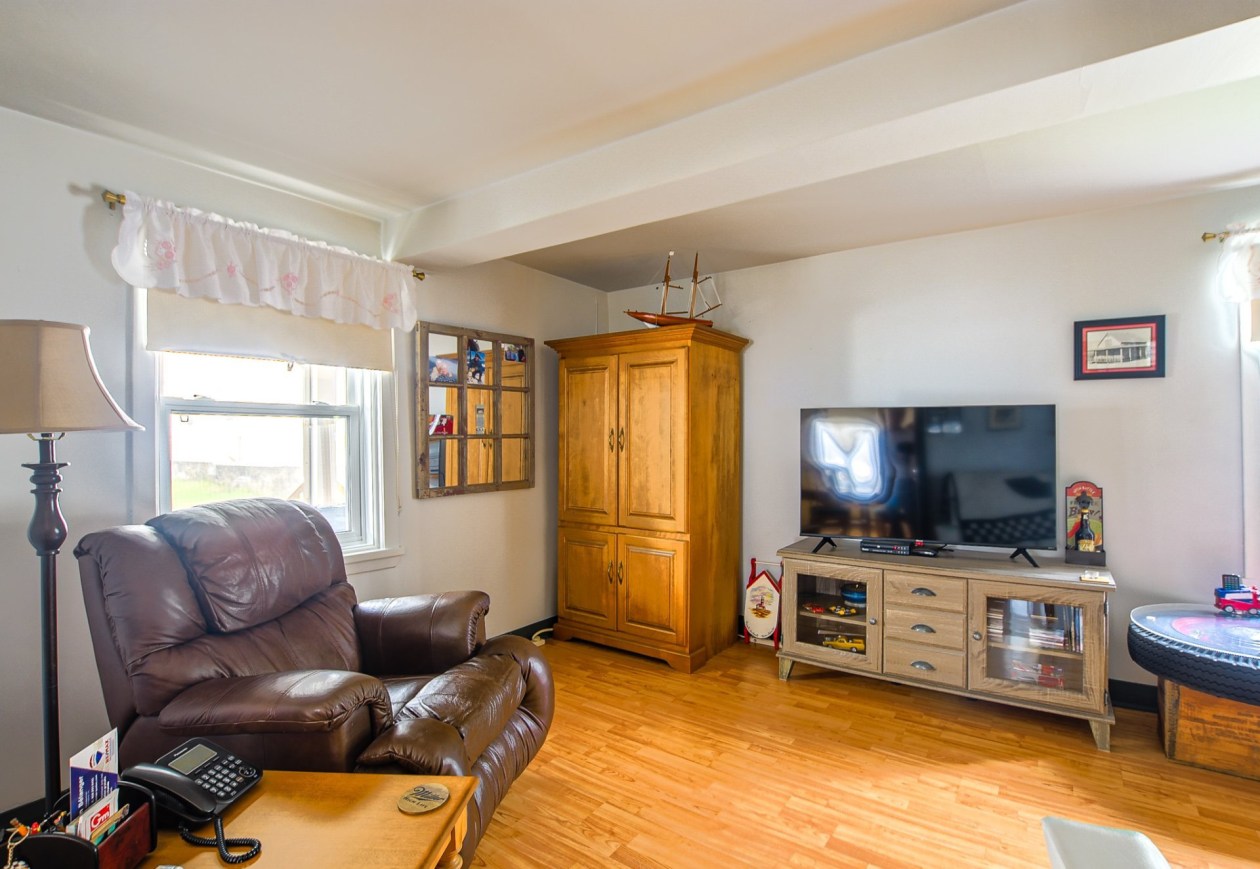 Salon — 409 Rue Principale, Baie-du-Febvre