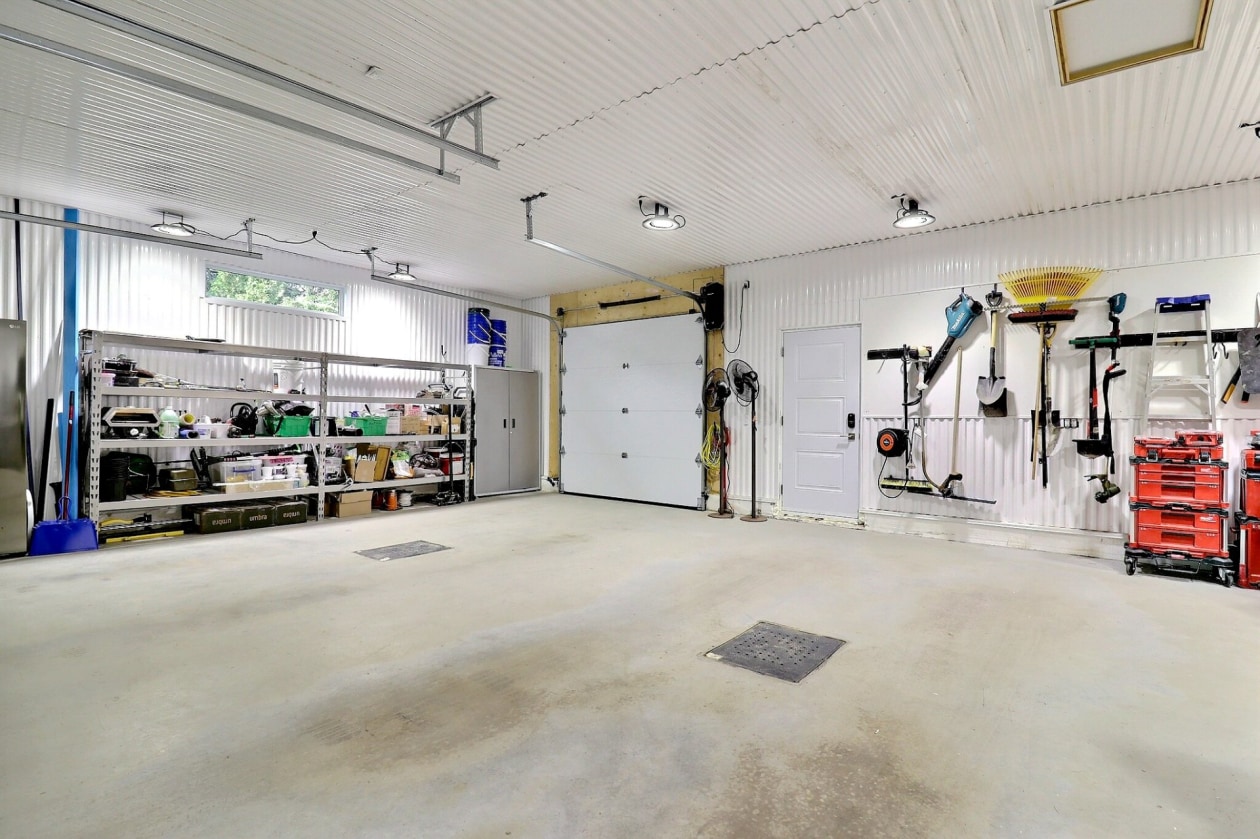 Garage — 807 Route de Tadoussac, Saguenay