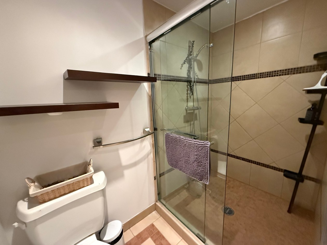 Salle de bains — 3801Z - 3803Z Boul. Martel, Saint-Honoré