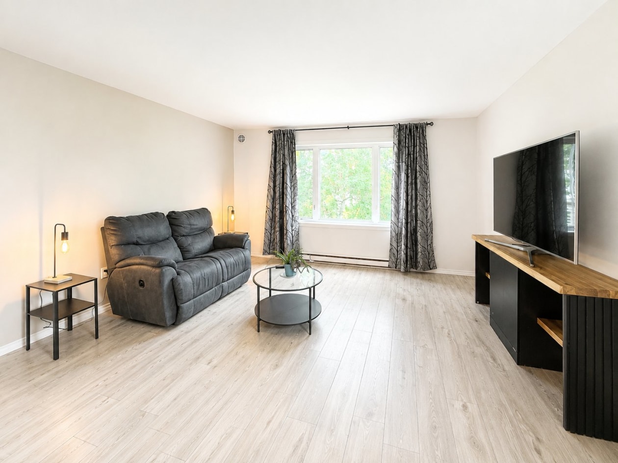 Salon — 751 Rue du Parc, Saint-Honoré