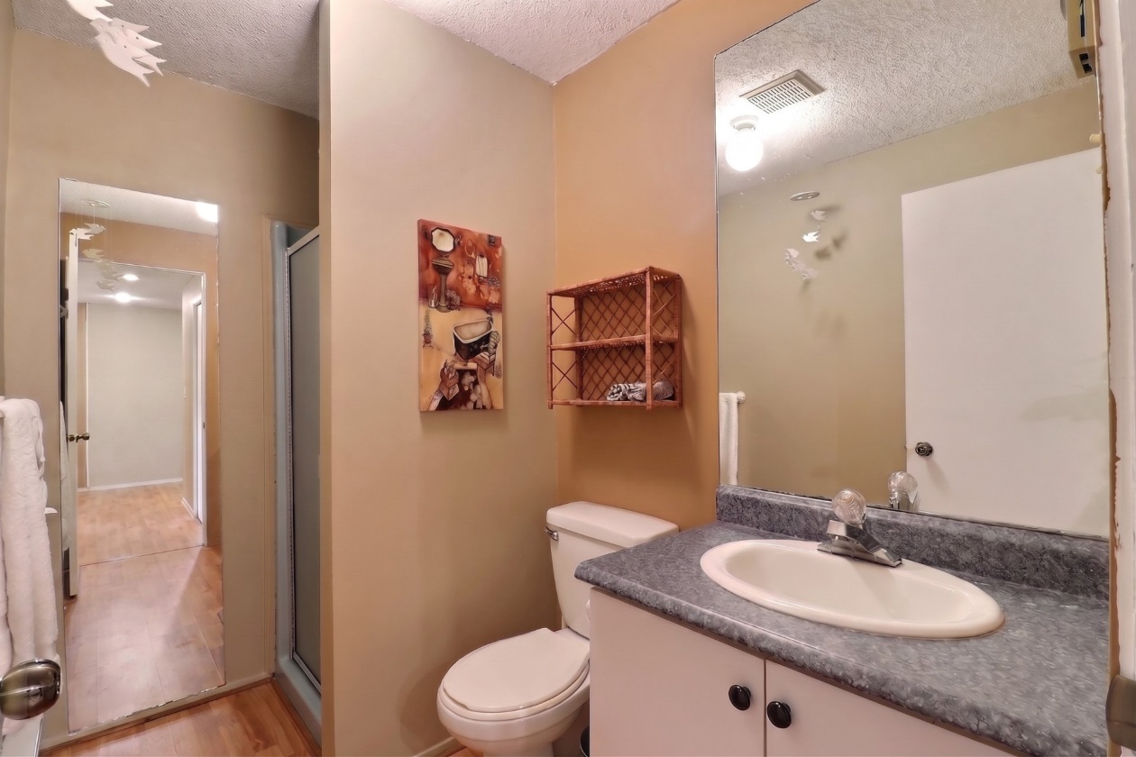 Salle de bains — 1162 - 1164 Av. Arthur-Beaulieu, Saguenay