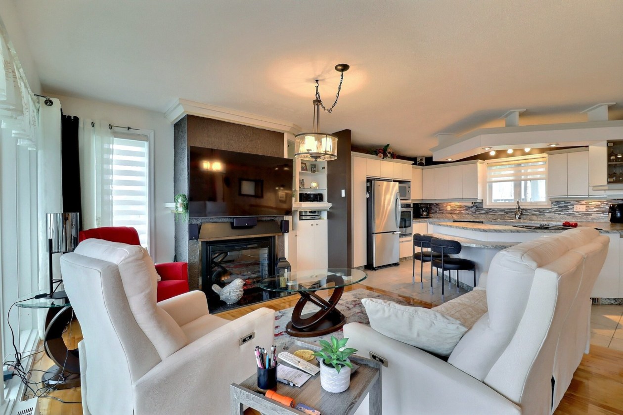 Salon — 1162 - 1164 Av. Arthur-Beaulieu, Saguenay
