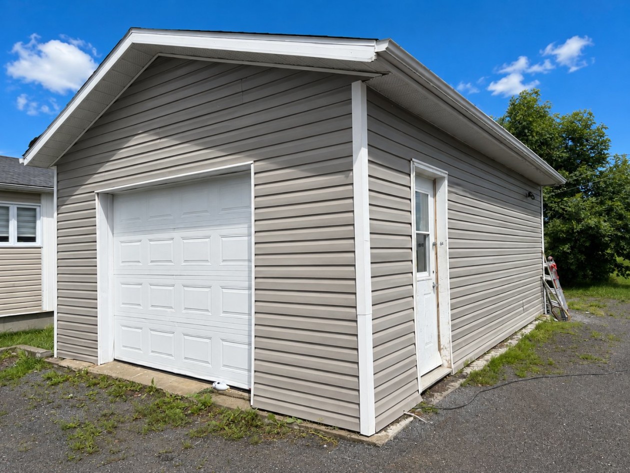 Garage — 751 Rue du Parc, Saint-Honoré