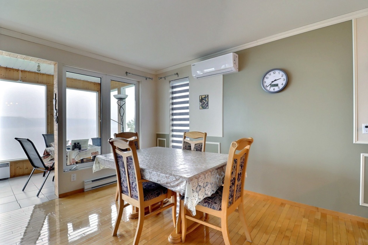 Salle à manger — 1162 - 1164 Av. Arthur-Beaulieu, Saguenay