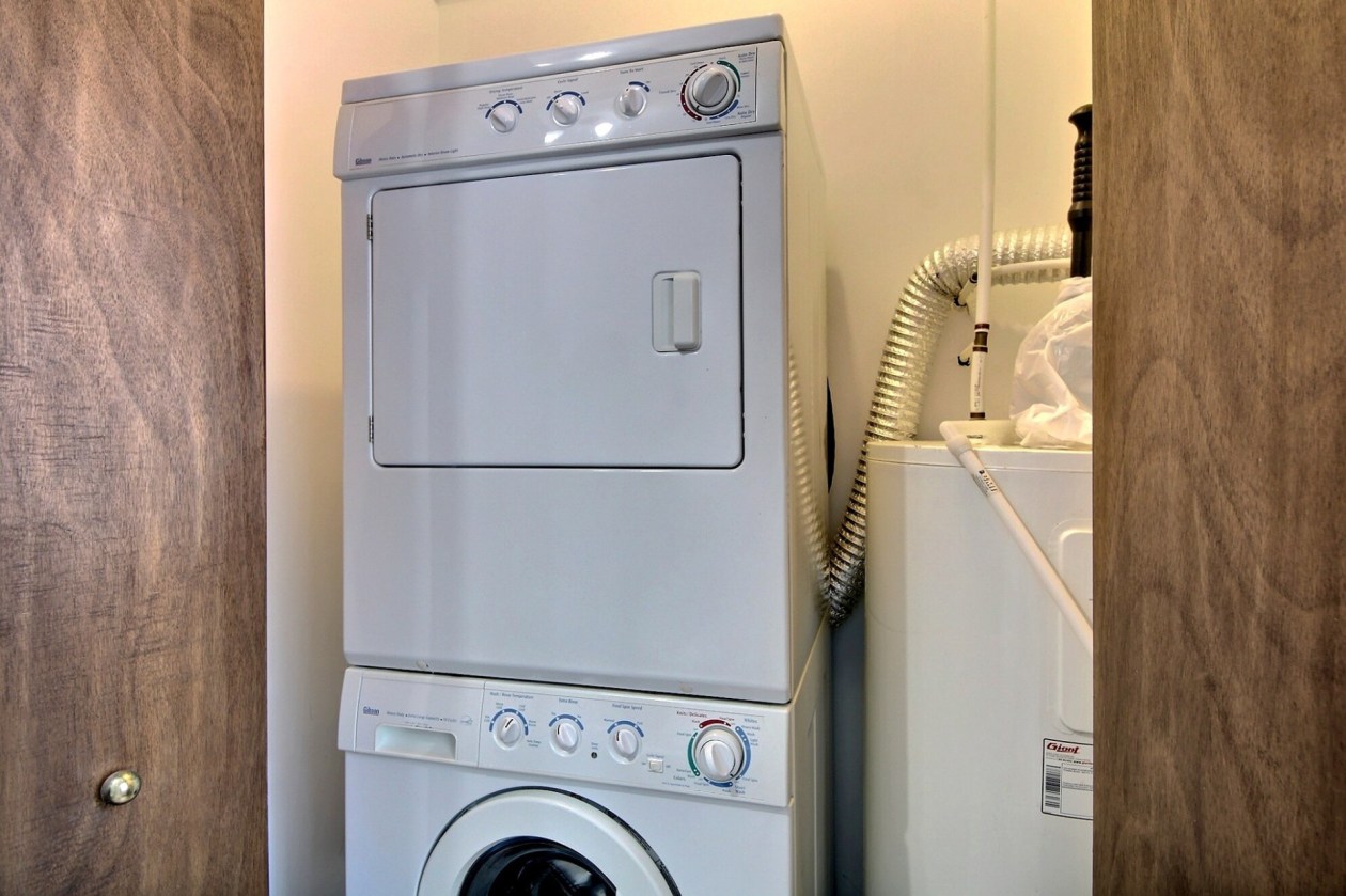 Salle de lavage — 100 - 104 Ch. de la Vallée, Sainte-Rose-du-Nord