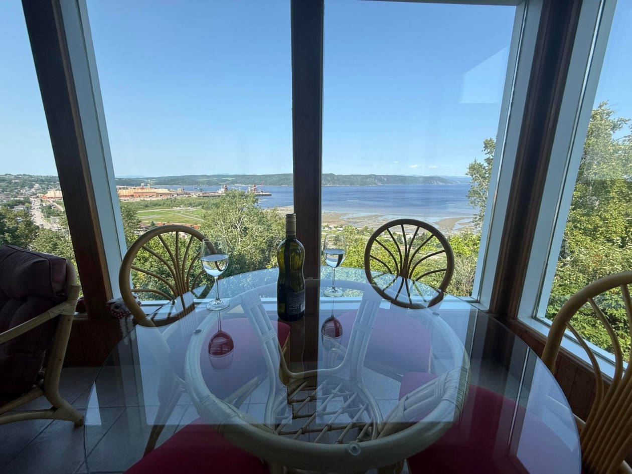 Verrière — 1162Z - 1164Z Av. Arthur-Beaulieu, Saguenay