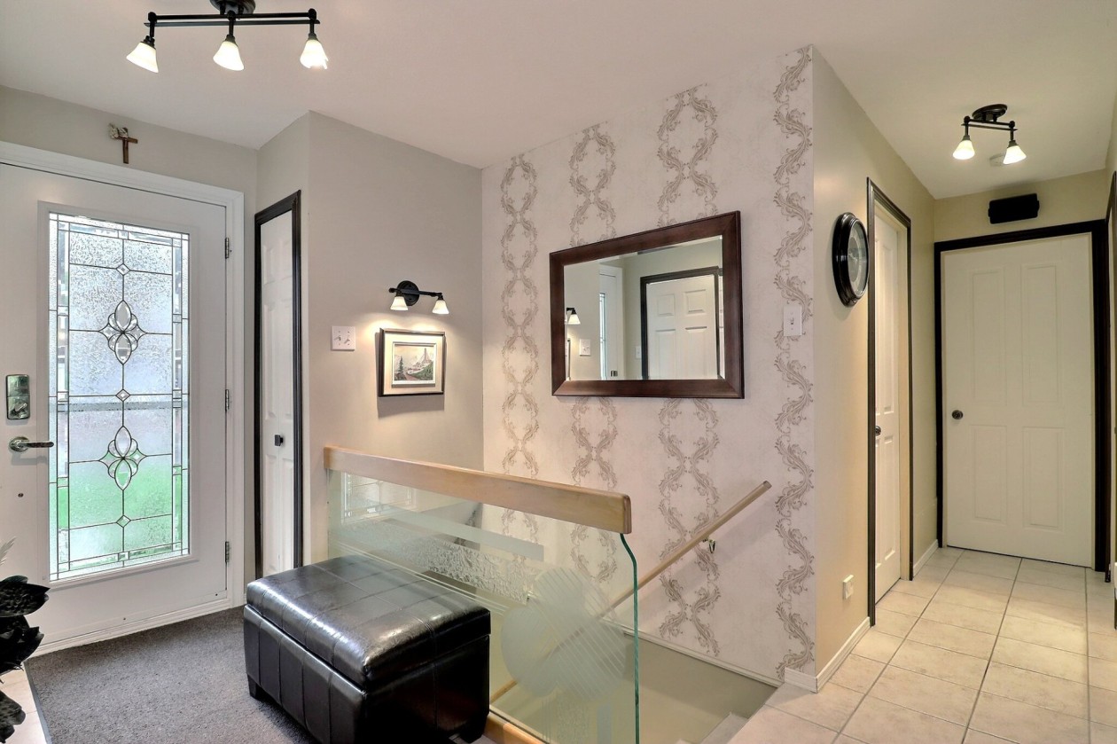 Hall d'entrée — 1162Z - 1164Z Av. Arthur-Beaulieu, Saguenay