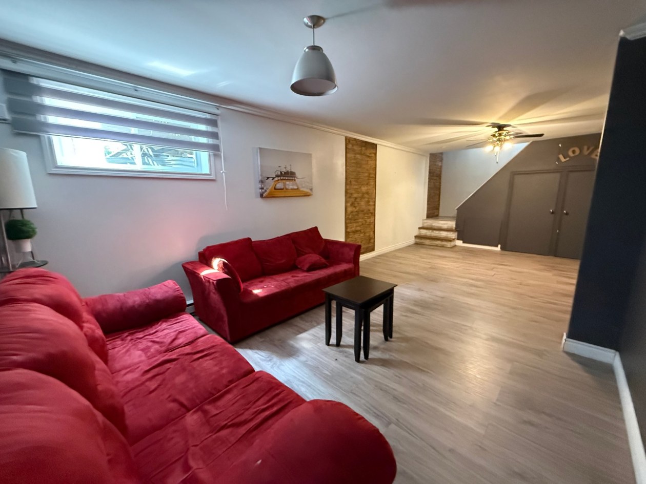 Salle familiale — 3801 - 3803 Boul. Martel, Saint-Honoré