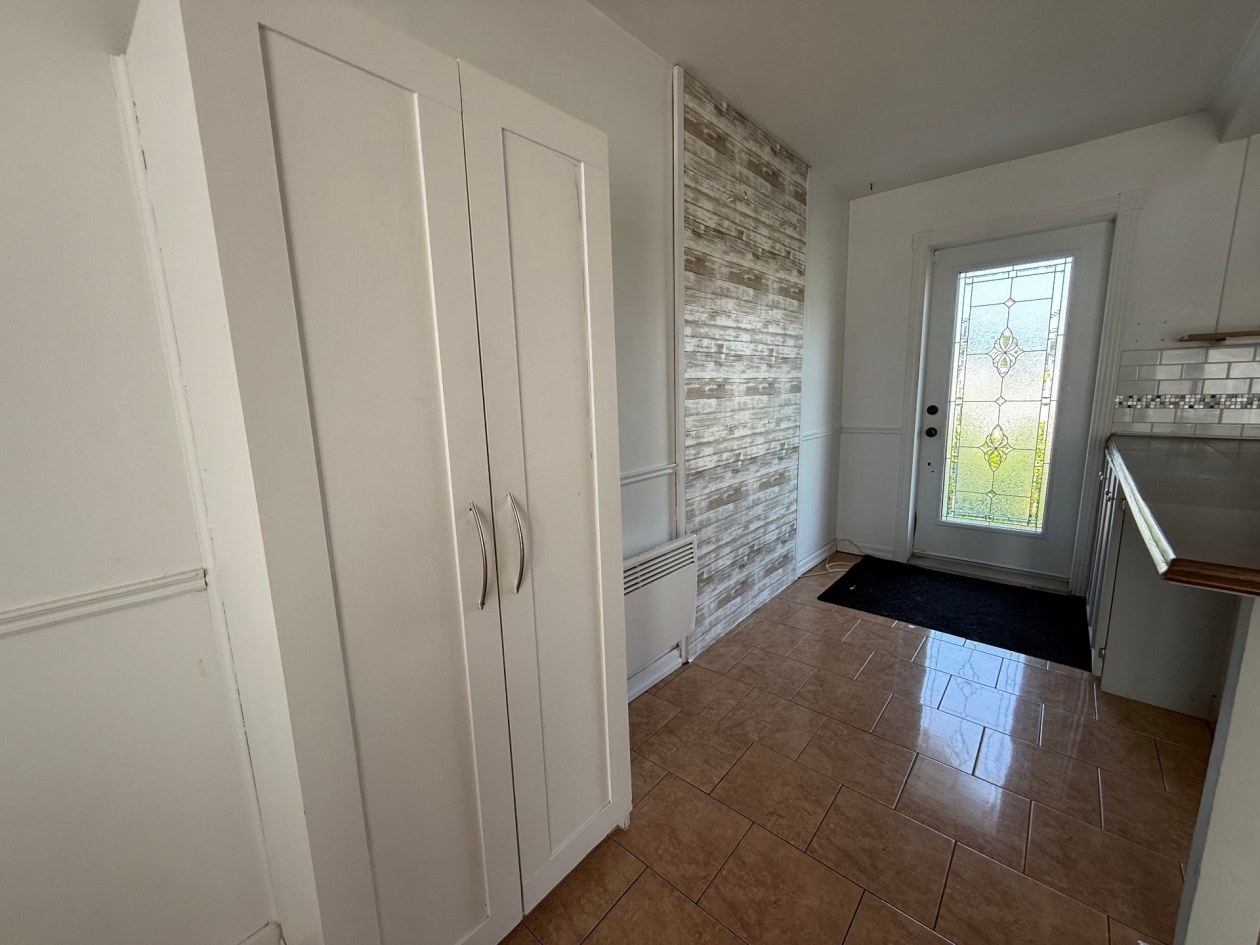 Hall d'entrée — 3801 - 3803 Boul. Martel, Saint-Honoré