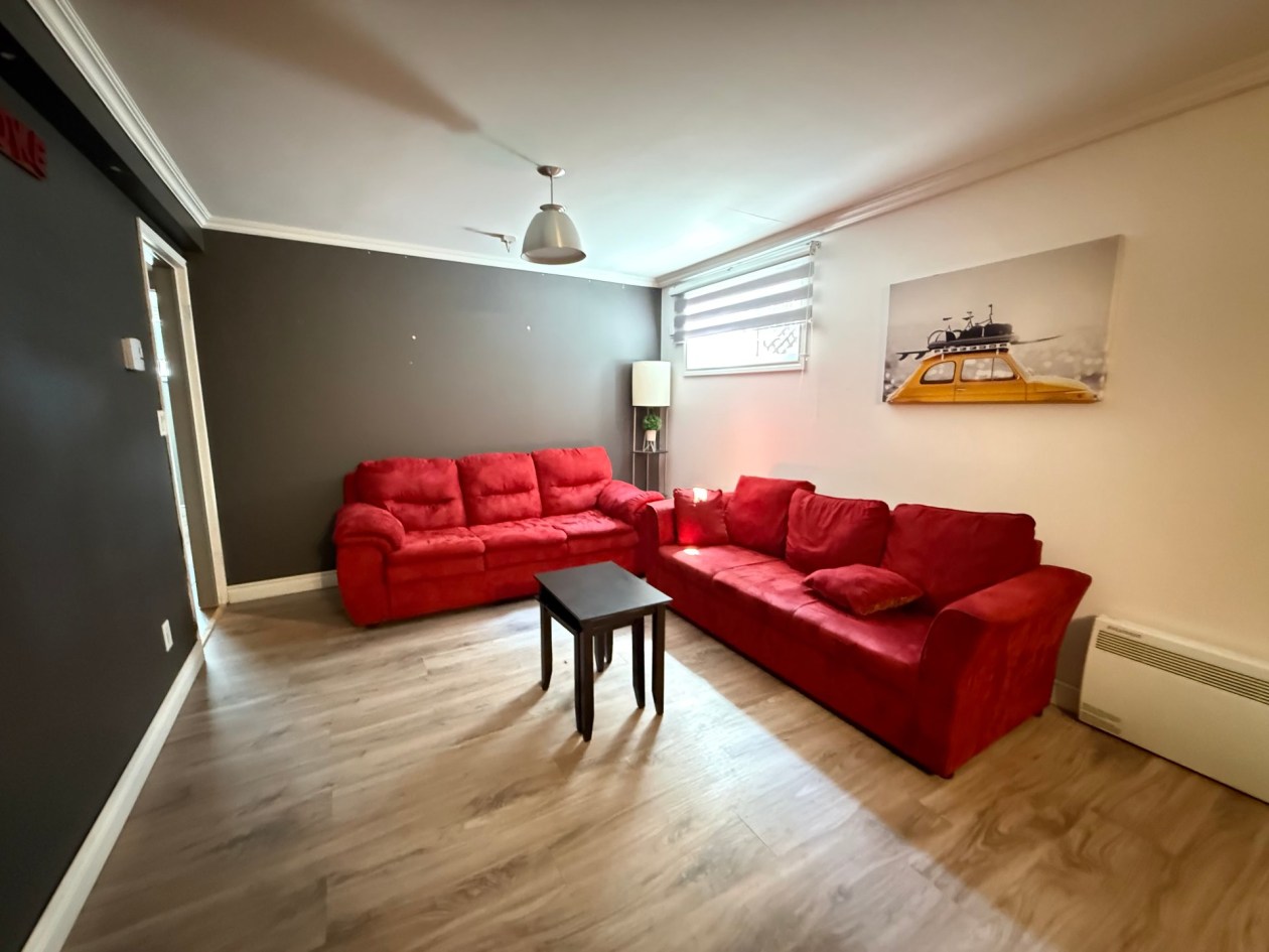 Salle familiale — 3801 - 3803 Boul. Martel, Saint-Honoré