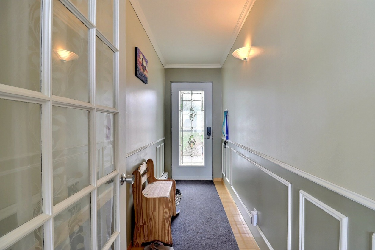 Hall d'entrée — 1162Z - 1164Z Av. Arthur-Beaulieu, Saguenay