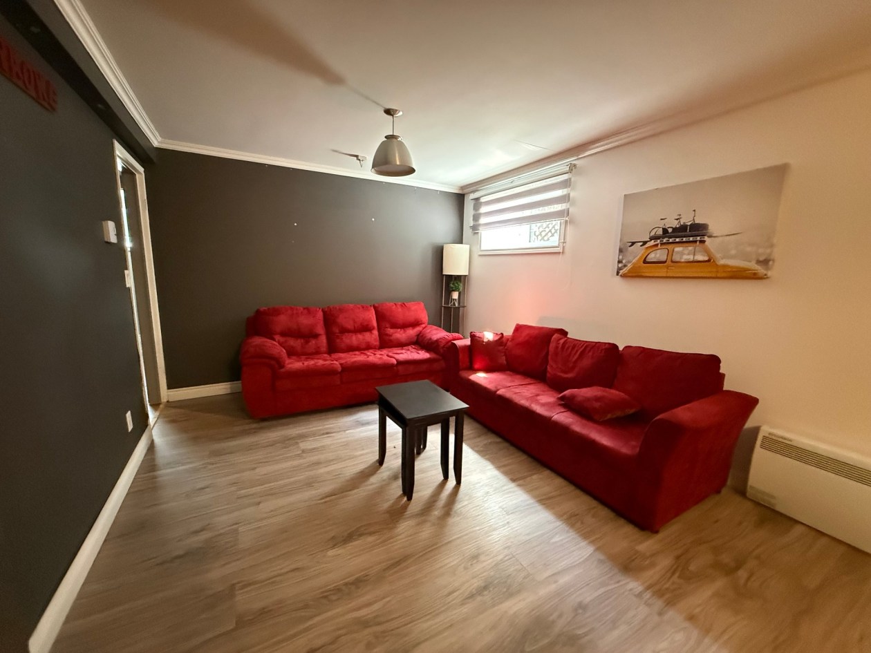Salle familiale — 3801 - 3803 Boul. Martel, Saint-Honoré