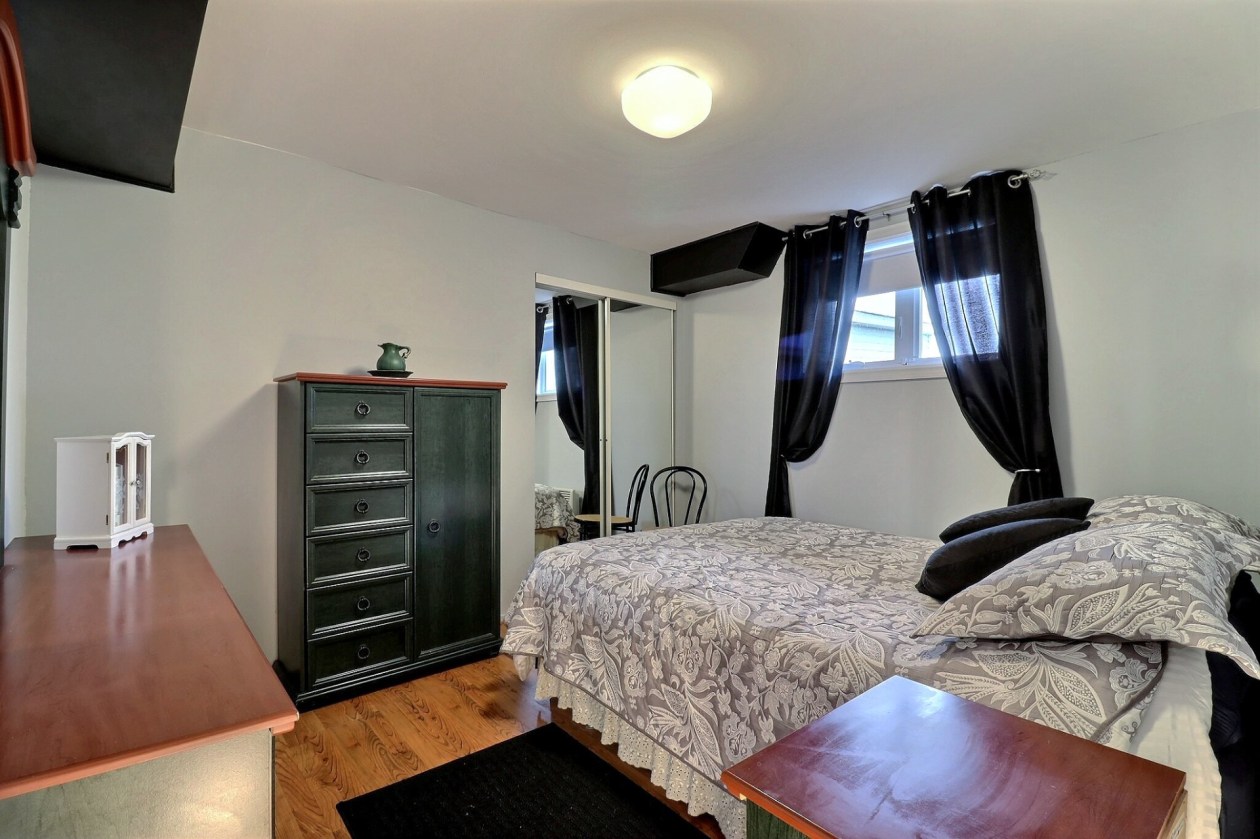 Chambre à coucher — 1162Z - 1164Z Av. Arthur-Beaulieu, Saguenay