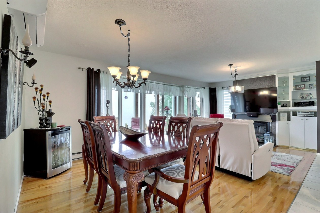 Salle à manger — 1162Z - 1164Z Av. Arthur-Beaulieu, Saguenay
