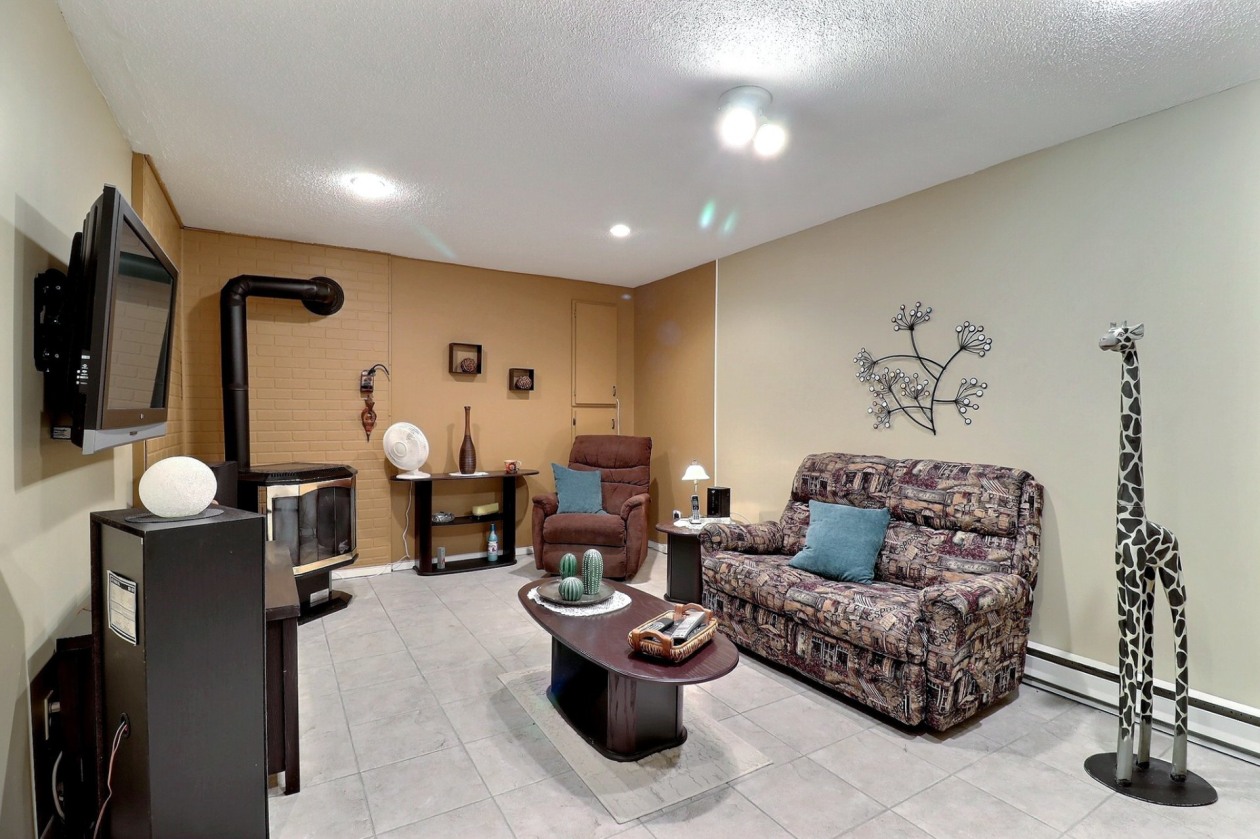 Salle familiale — 1162Z - 1164Z Av. Arthur-Beaulieu, Saguenay