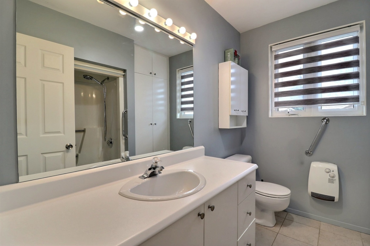 Salle de bains — 1162Z - 1164Z Av. Arthur-Beaulieu, Saguenay