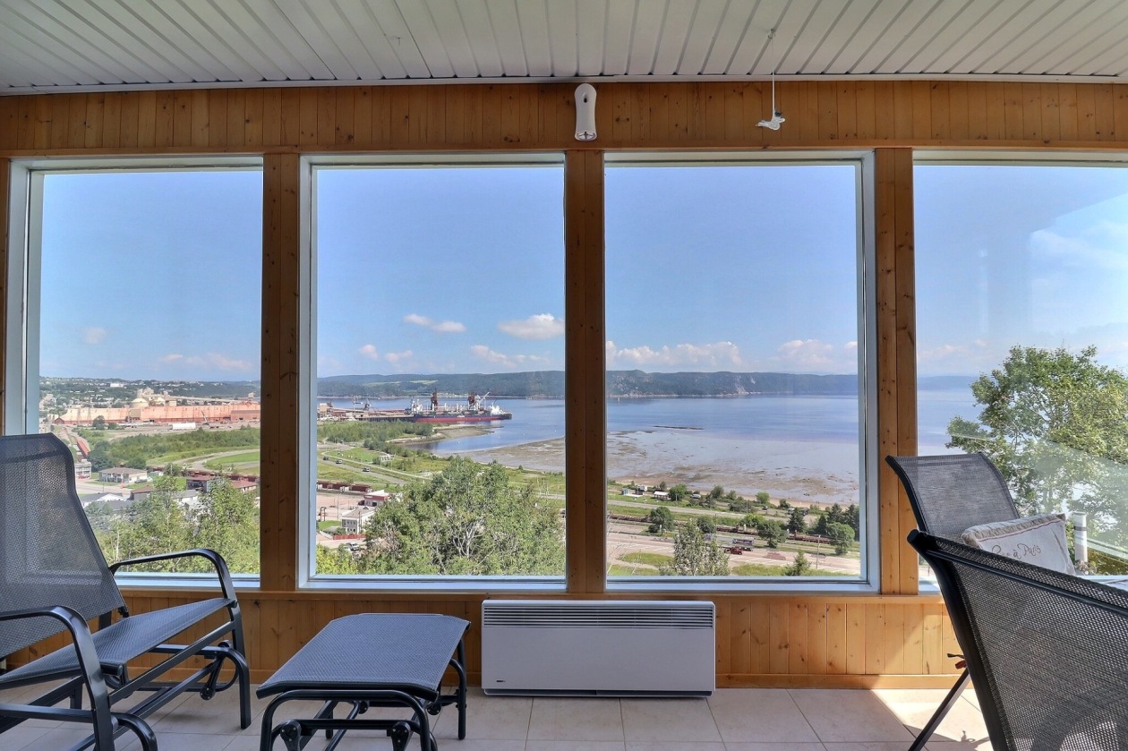 Verrière — 1162Z - 1164Z Av. Arthur-Beaulieu, Saguenay