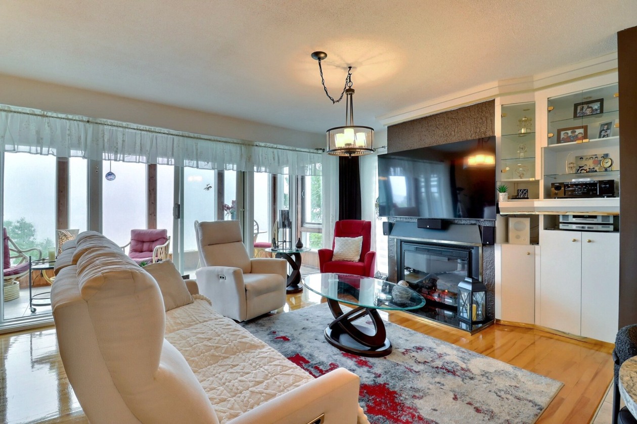 Salon — 1162Z - 1164Z Av. Arthur-Beaulieu, Saguenay