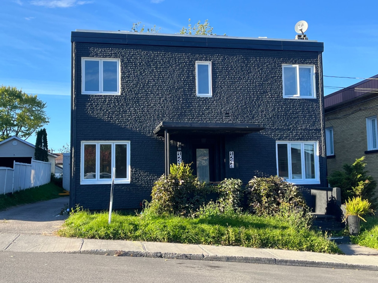 Façade — 1242 - 1244 2e Avenue, Saguenay