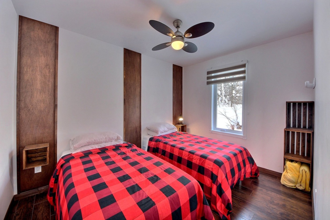 Chambre à coucher — 100 - 104 Ch. de la Vallée, Sainte-Rose-du-Nord