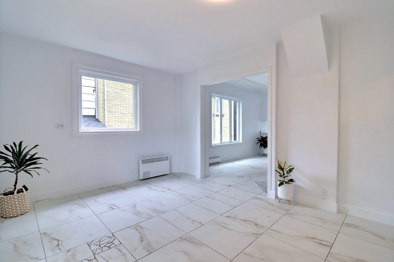 Salon — 1242 - 1244 2e Avenue, Saguenay